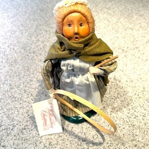 Byers Choice caroler Williamsburg Christmas 1998